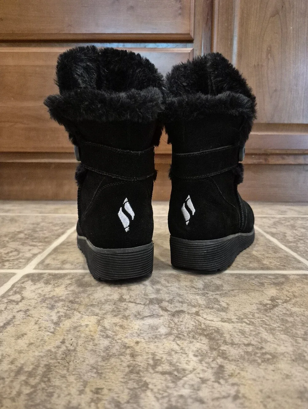 Skechers Keepsakes Wedge Cozy Peak Black Leather Ankle Boots Size 7.5